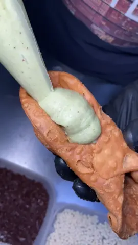 Cosa c’è di meglio del cannolo siciliano con ricotta al pistacchio?💚 #cannolosiciliano #pistacchio #napoli #perte