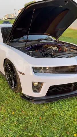 Little look underneath the hood for ya 👀🤪 #camaro #cargirl #ls3