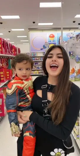 LE REGALO A MI AHIJADO TODO LO QUE TOQUE😳 like y hago este video con un fan😋
