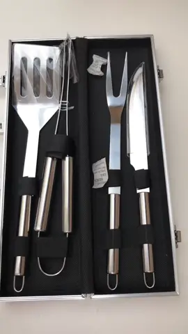Kit churrasco com 4 peças em aço inox com maleta. Venha conferir esse produto em nossa loja na Shoppe: Faby Fiore #festa #churrasco #churrascoemcasa