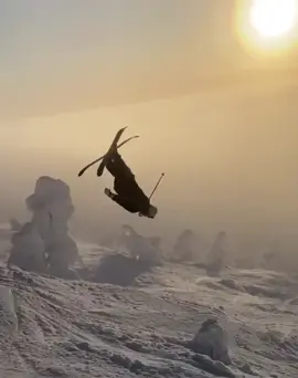 Can’t get enough of these views 🤩🌄 @pontuspenttila/IG #ski #skiing #skitok #foryou #fyp