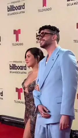 Bad Bunny llegó a la alfombra roja de los #Billboards2021 🐰🤟🏻 #billboardar