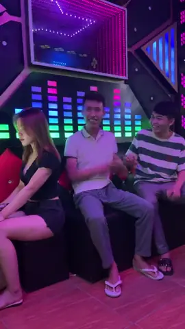 Thanh niên đi hát tay vịn nhát #xuhuong #trongnohp6789