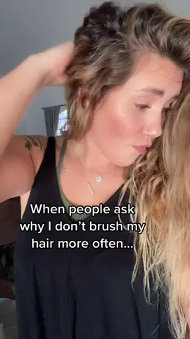 Wavy/curly haired girls unite 🤘🏼 #fyp #foryou #hairtok #wavyhair #beachwaves #beachyhair #lionsmane #bushyhair