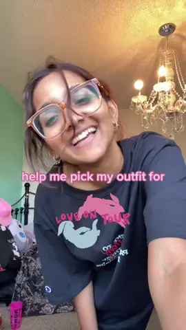 i’m stressed i have no idea what to wear to nashville besties #hslot #harrystyles #hslotnashville #hslotoutfit