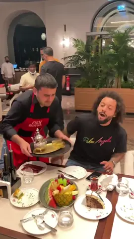 @cznburak: never not pranking 🙃 #433 #foryou #laugh #prank #cznburak #food #restaurant #turkey