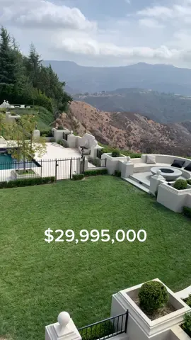 Balcony Goals ✨ #mansion #calabasas #luxuryrealestate #luxuryhomes #backyardvibes #dreamhome #housegoals
