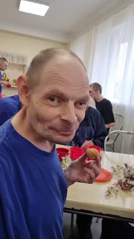 #равные #эксклюзив #равные #КрасноеСело #трогательно #милосердие #радость #благотворительныйфонд #психоневрологическийинтернат