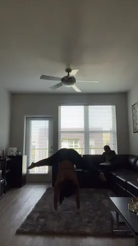 Me when my roommates r doing work #fyp #handstand