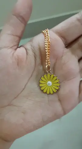 Grab this stunning necklace for hust Rs 350   Shipping free!!!! #freedelivery #trending #dashainspecial #allovernepaldelivery #dharanaccessories #necklace #giftforher #nepalaccessories #daisychain