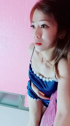 好像有地震😂😂 找不到一個好男人 上下班 可以來載我的 這種男人 還有在嗎😂😂😂