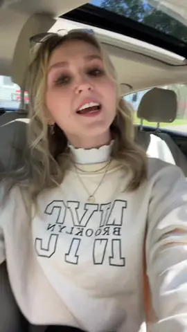 when i’m wearing the same crew neck in both #TakeTheDayOffChallenge #BenefitOfBrows #fyp