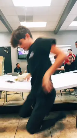 our table is broken🆘🆘