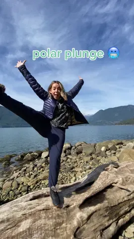 Wearing gold to beat the cold 🌟🥶  Would you jump in? @Columbia Sportswear  #CSPartner #ad #polarplunge #GoldBeatsCold