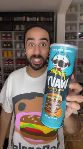 Burger Pringles 🍔 #foryoupage #foryou #fyp #baderalsafar #pringles #hypebeast #chips #tasting #food #satisfying #crunch