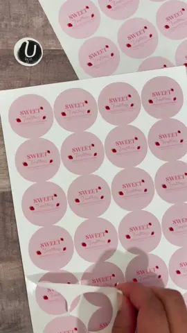 Hope you have a sweet day 🍓 #strawberrychocolatecovered #chocolatecoveredstrawberries #logostickers #sweetbusiness #branding #customlabels