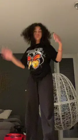 For those who are thinking I’m : 🇲🇦 I’m not lol my dad is Albanian and my mom : 🇨🇲🇸🇾🇬🇧 and thank y’all for over 6k <3 #draft