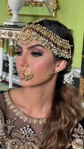 Hair and makeup by me on stunning @faryalxmakhdoom #faryalmakhdoom #faryal #meetthekhans #amirkhan #amirkhanboxer #dubai #celebrity #celebshoot #pakistanibride #celebrityshoot #bridalmakeup #desimakeup #desibride #pakistanidesigner #lengha #bharat #desi #pakistani #asianbride #celebmua