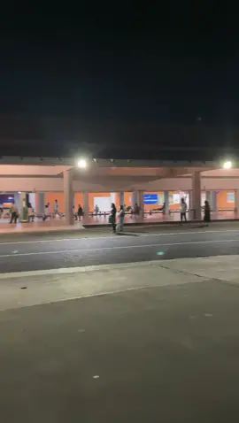 Suasana di Bandara Ngurah Rai malam ini (4/10) . Jangan Lupa Liburan yaa sob 😍♥️ #Destinasiwisatabali