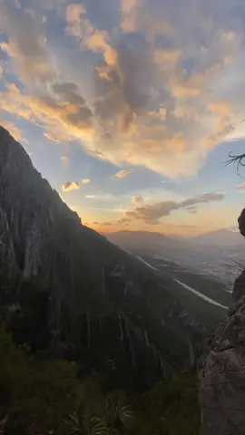 La Huasteca 🇲🇽⛰ #monterrey #lahuasteca #nuevoleon #fosfofosfo #mexico #visitmexico #hikingmty #views #amazing #gopro #sandmarc #tiktok #pararti