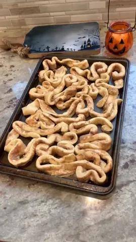 Just had to share this voicover 😆 #cinnamonrolls #HalloweenTreats #halloweenfood #tiktokfood
