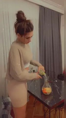 Nedir bu yaptııgım ? Bilen var mııı? Sprite koyuyorum normalde ama evde yoktuu. Aşırı hafif oluyor🍹