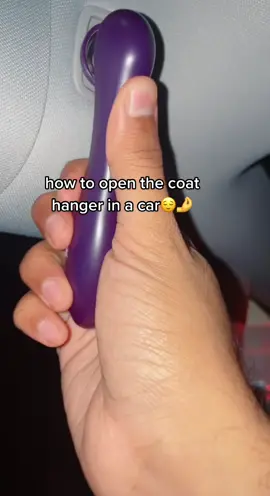 how to open the coat hanger around the ladies😌🤌 #fypシ #foryou #foru #foryoupage #carhacks #car #tesla #coat #hanger #coathanger