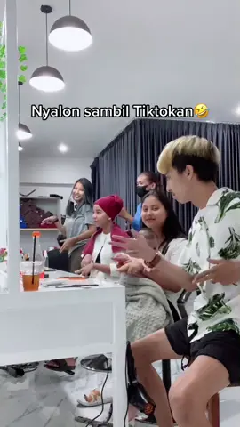 Cuma di @sigma.salon bisa sambil tiktokan😂😂 hahaha #ViralDiTikTok