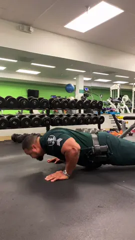 In case you were wondering what our deputies do for workouts 💪🏼 #chest #pushup #chestday #deputy #lawenforcement #workout #meganknees