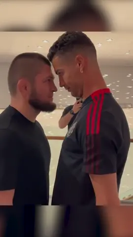 Khabib y Cristiano al final del face off: 😆😄 #MMA #Futbol