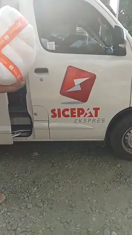 kado dari pacar chek 🥰🥰 terima kasih sayangkuu.😘🥰🥰.. #fyp #kado #boneka semoga fyp.🙃