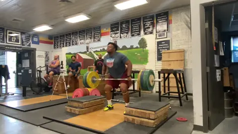 Got after it today with the homies @legendboyesen @massmonstersmovement What’d you do to get better today? #BOUTDAT#shotput#throwing#big#far#olympics#discus#hammer#javelin#benchpress#squat#deep#deadlift#fyp#lifting#heavy#trackandfield#athlete#lifttok#jump