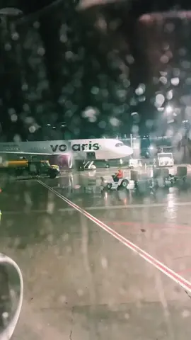 #Noches de #Lluvia en el #Aeropuerto 🥰🥰🥰✈️
