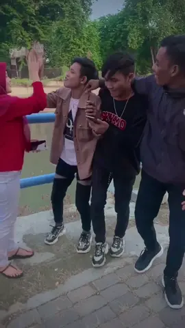 Pinterkan aku hehe😅🤗 @pak_cipenkz_217 @faddhol1509 @aris_putra_