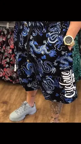 Cyclone atacado e varejo somente na Nairóbi garanta já sua bermuda veludo para final do ano todos tamanhos disponíveis #cyclone#veludo