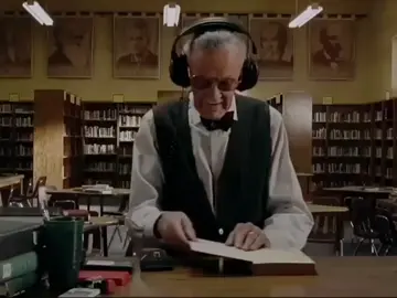 yo al escuchar tremendo temazo #theamazingspiderman #stanlee #cameo #marvel #spiderman