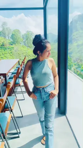 In love with the view 🥺💕🍃 #praveenadissanayake #fypシ #srilanka #ellasrilanka #indiatiktok  #foryou #trending #foryoupage