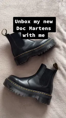 Unbox with me #docmartens #2976#dcmartenunboxing #drmartens#quadchelsea #unboxing