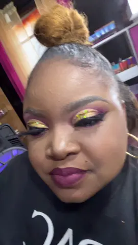 #pissedoff  #fyp #viral  #makeupunderdogs #hudabeauty #makeupjunkie #glittermakeup