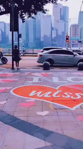走过爱情斑马线，从此快乐幸福就会属于你~ #中国 #重庆 #街拍