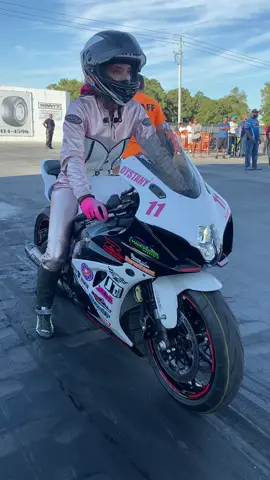 She’s skilled and fast! Watch this #motorcyclegirl dominate this #gsxr1000 #motorcycle #motorcycles #motorcyclesoftiktok #dragracing #dragbike #gsxr