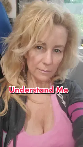 I'm an old married woman but I'm not DEAD!! 😂🤣👋💋😘 #lightenup #over55 #beenmarriedforever #oldlady #introvertedhousemouse #itsallingoodfun