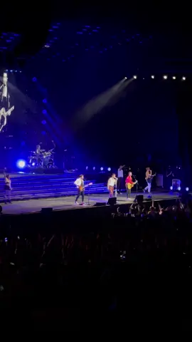 that’s just the way we roll #jonasbrothers #rememberthistour #jiffylubelive #jobro #jobros4life #jonasbrothersconcert