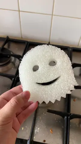Hob clean 🧼 #CleanTok #homewithchloex #asmrclean #cleaningtiktok #asmrvideo #ovenclean