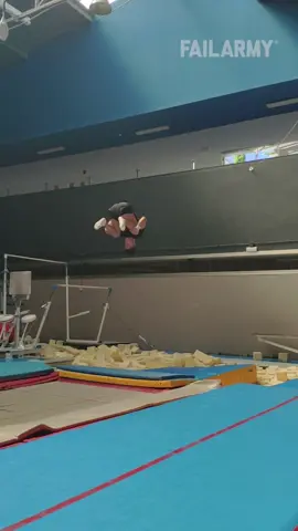 Who else felt that? Yikes.😅#FailArmy  @ yeraydoblerre on IG..#Fitness  #fitnessfail  #fails  #gymnasticfail  #flips