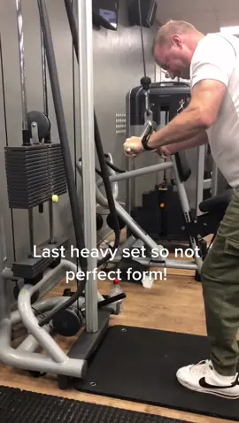 Training at my local @Sports Direct gym in Hove #sportsdirect  #gym #bofybuilding #davidnoakes #davidnoakesdj