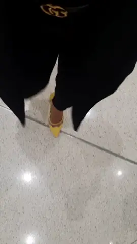 Loving my yellow pumps! 💛 #office  #officevideo #officeheels #officevibes #yellowpumps #yellow #highheels #yellowheels #pumps  #gucci  #guccibelt