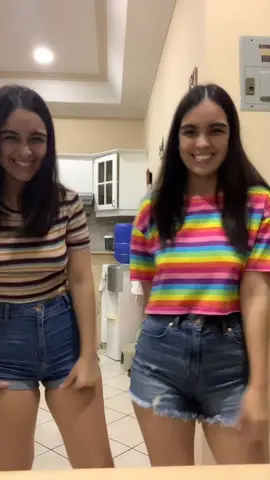 @allison.arriaga22 #twins #fy #ecuador