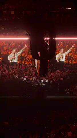 Why do we have so many bridges, Pittsburgh?! #hslot #hslotpittsburgh #harrystyles #loveontour #pgh