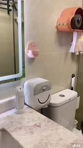 Kệ treo máy sấy tóc, chỉ cần tháo ra và dán lên thôi ạ! Siêu tiện và gọn, để nhà tắm rất ư là gọn gàng!